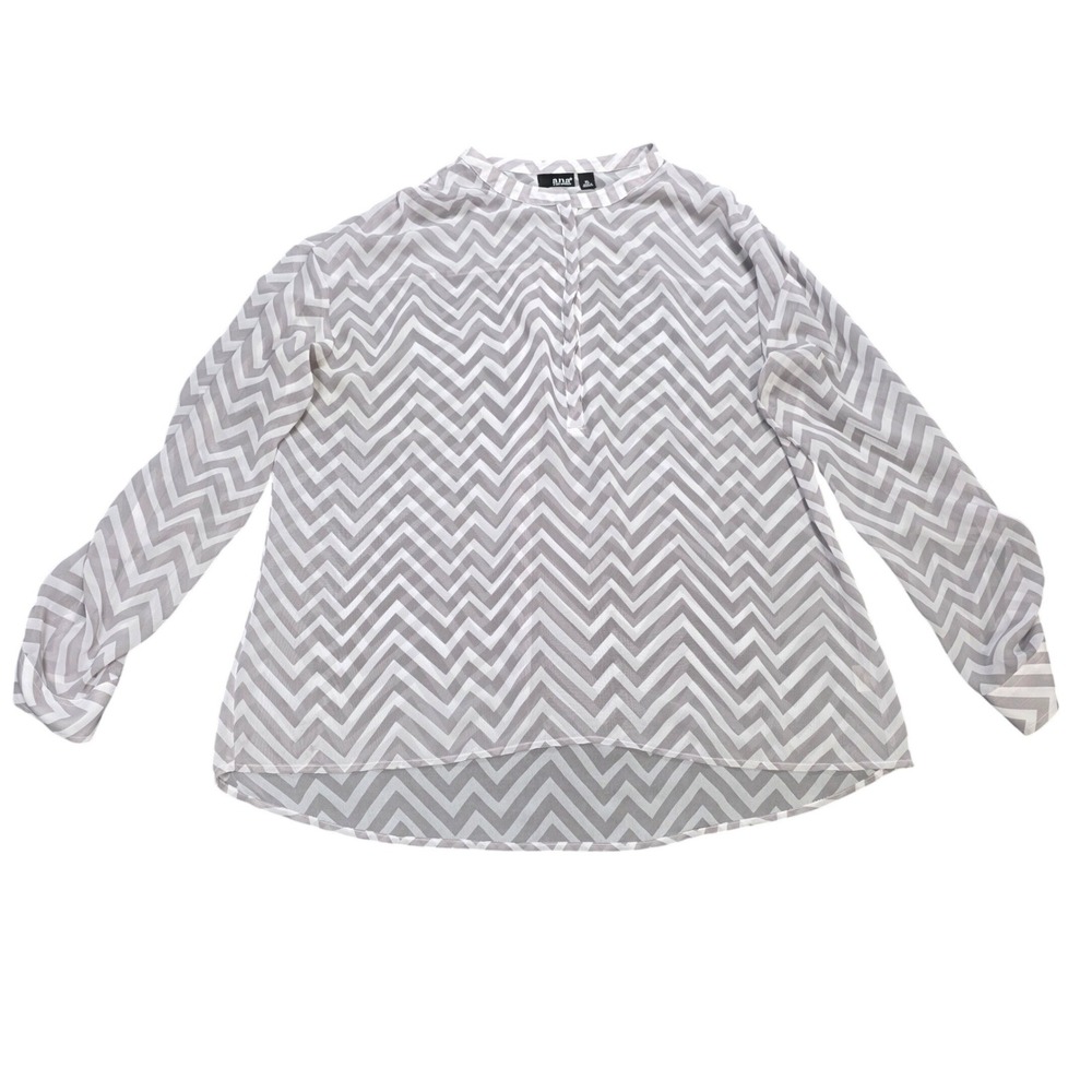 a.n.a A New Approach Blouse Women's Size XL Grey White Chevron Zigzag Roll Tab